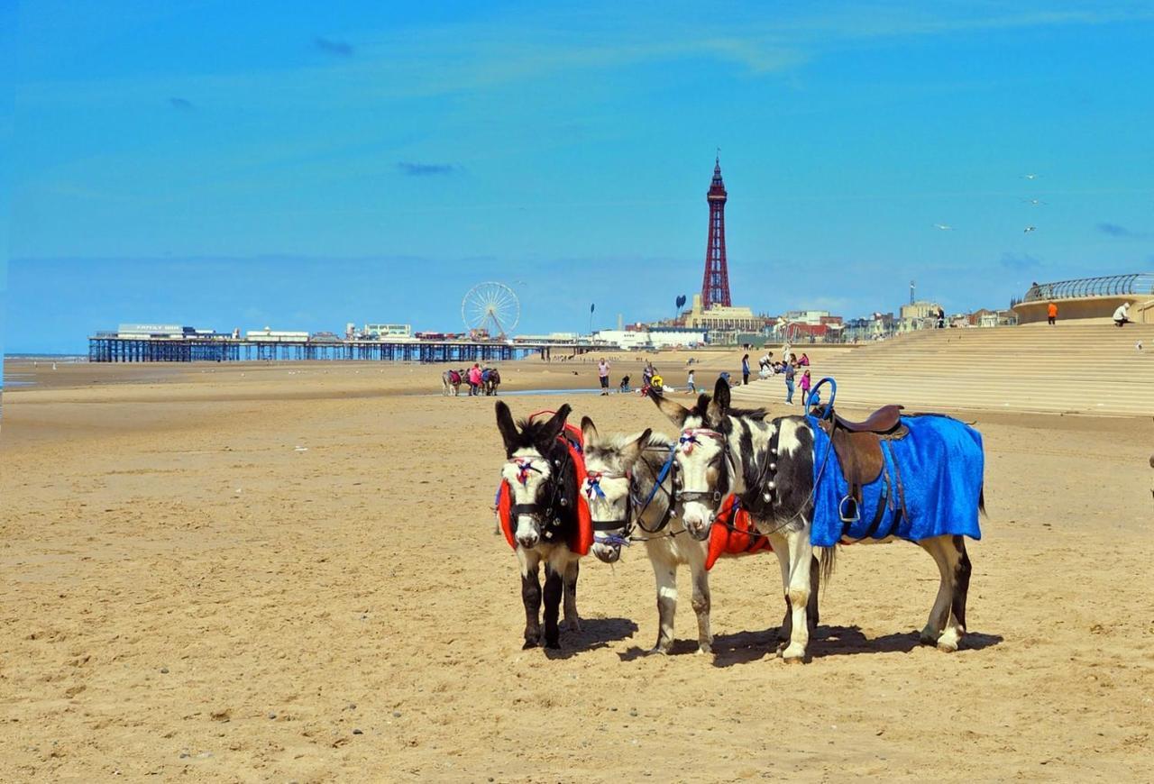 White Moon Hotel Blackpool Exterior photo